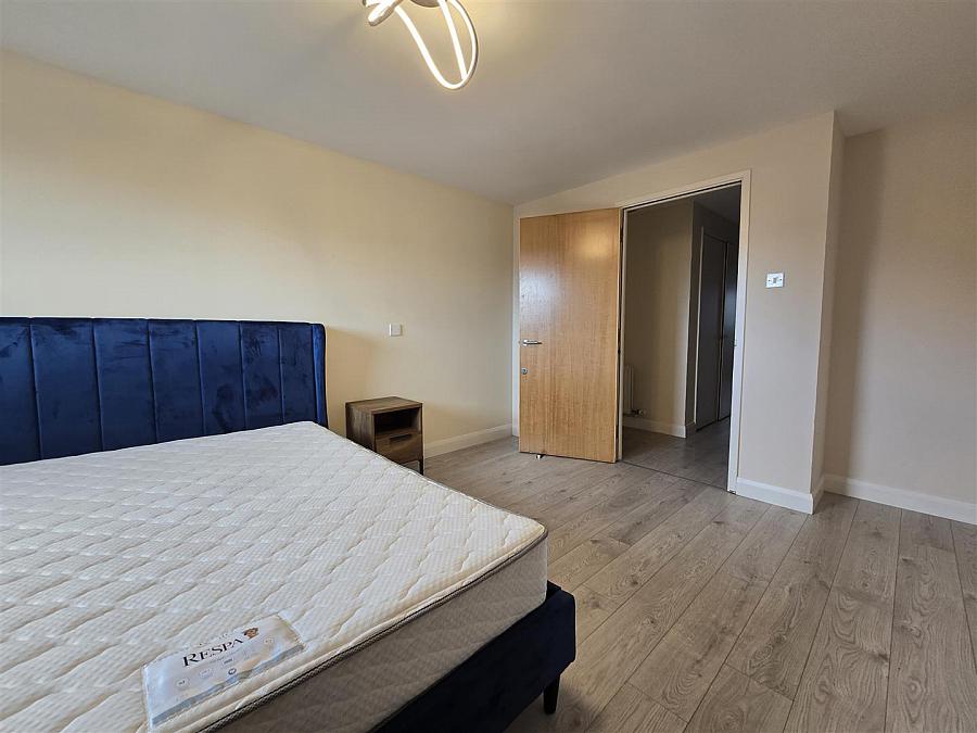Apartment 48, 17 Queens Square