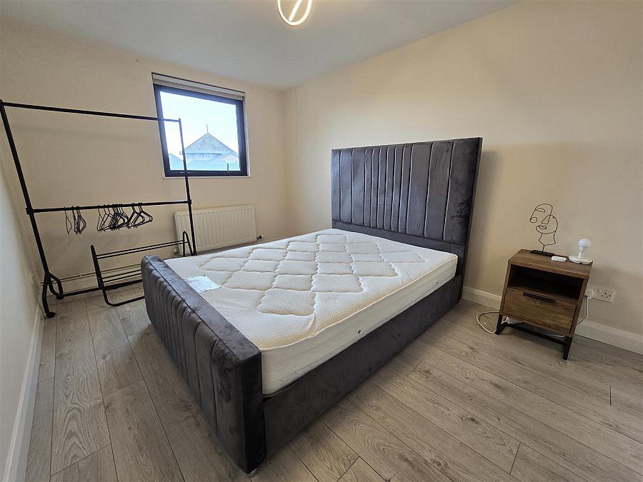 Apartment 48, 17 Queens Square