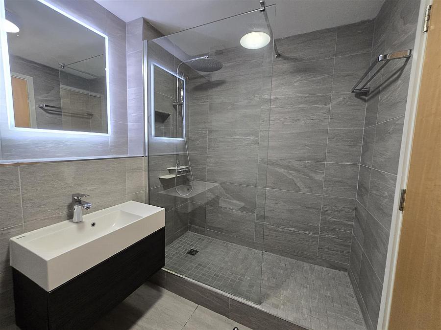 Apartment 48, 17 Queens Square