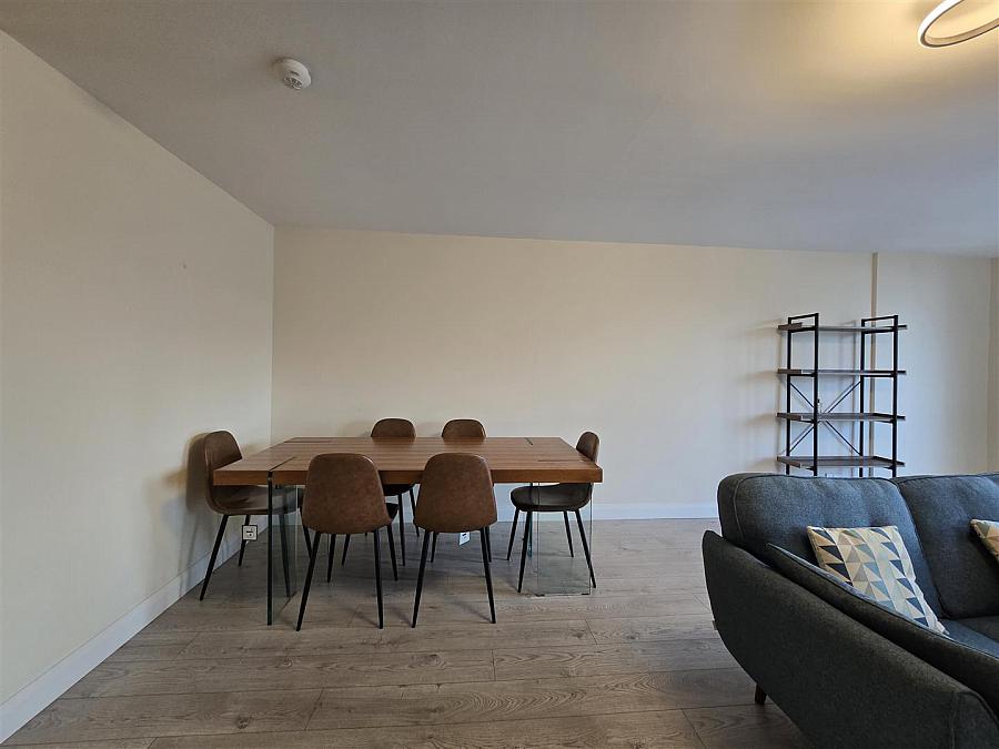 Apartment 48, 17 Queens Square