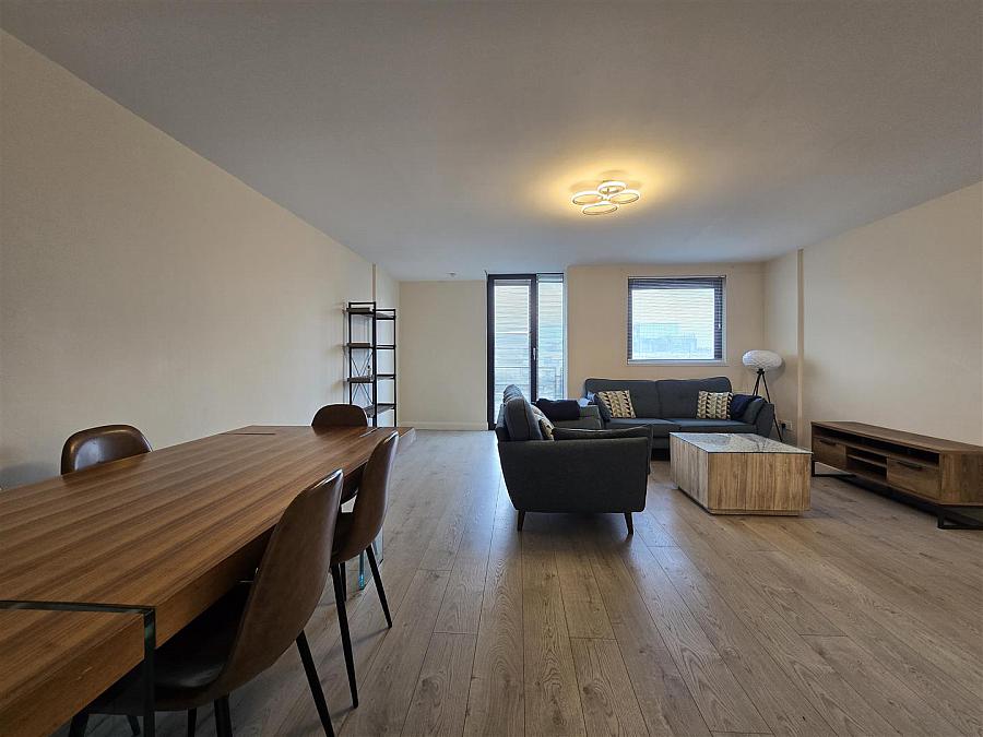Apartment 48, 17 Queens Square