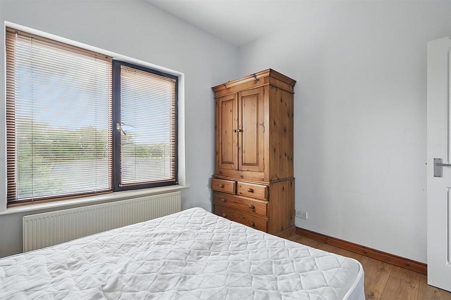 5 Ravenhill Reach Mews