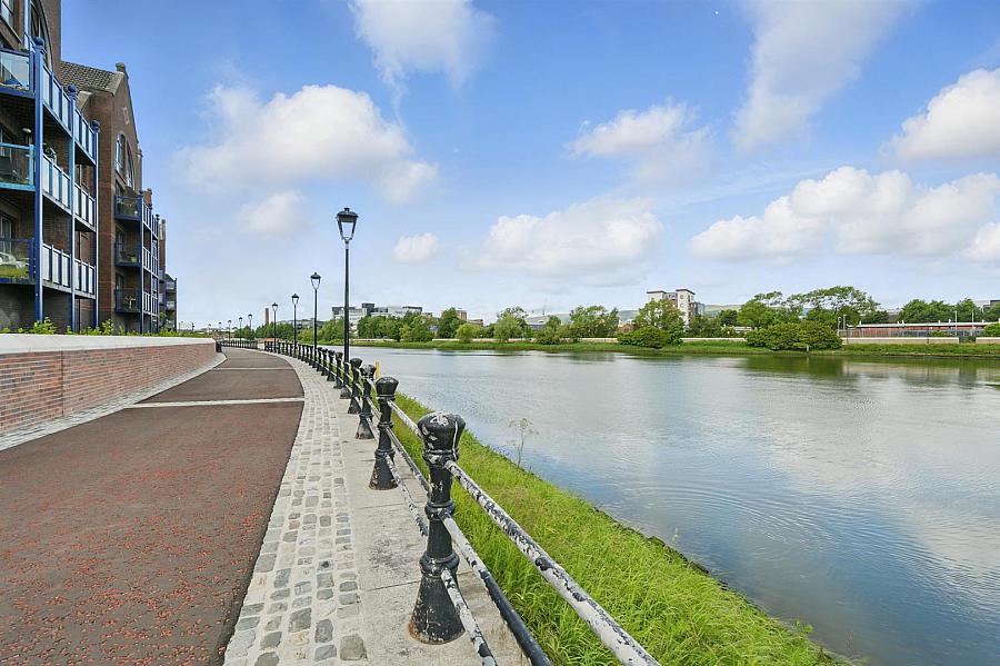 5 Ravenhill Reach Mews