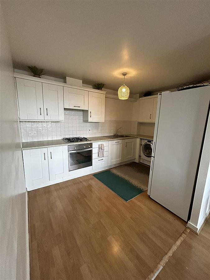 Apt 64 Queens Square