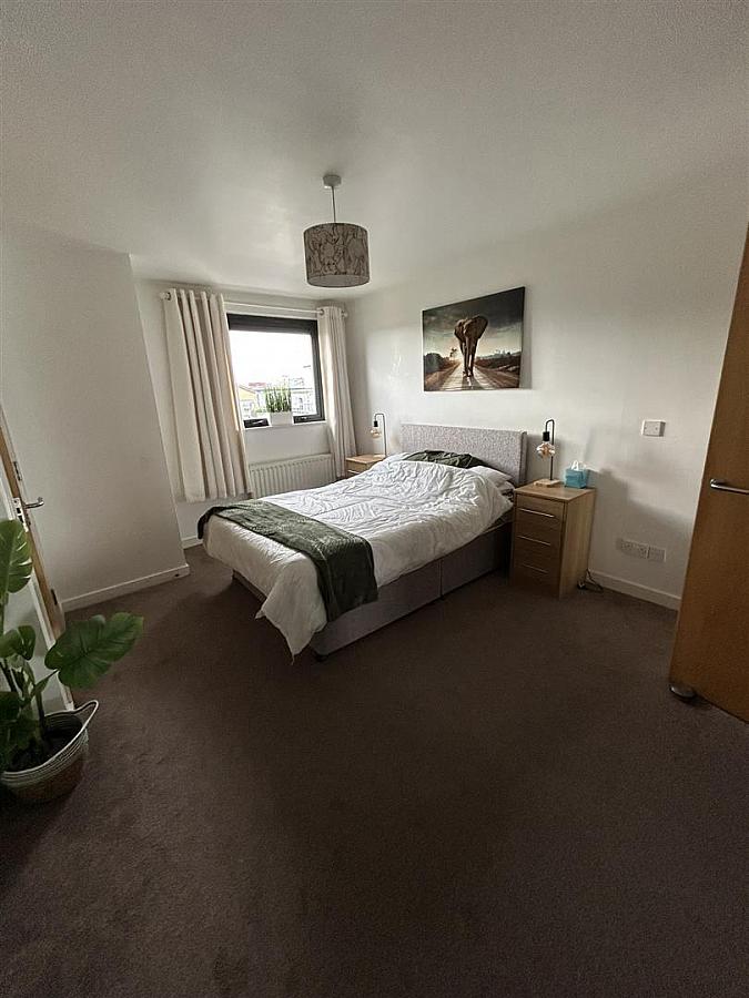 Apt 64 Queens Square