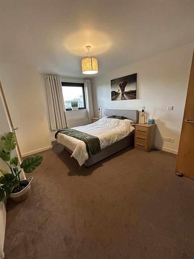 Apt 64 Queens Square