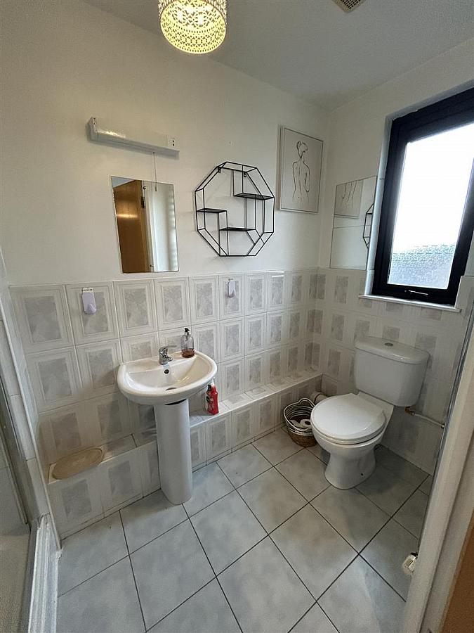 Apt 64 Queens Square