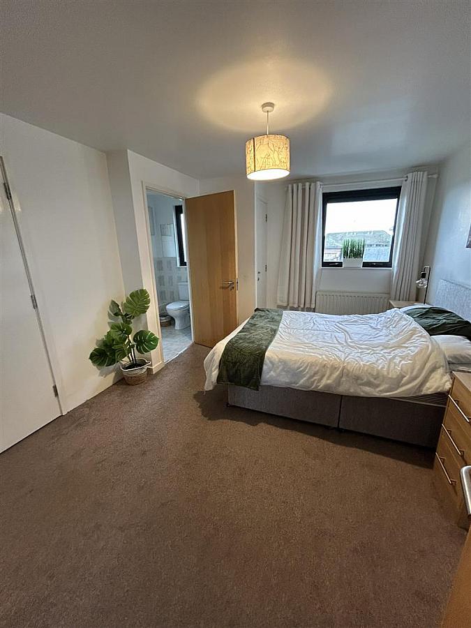 Apt 64 Queens Square