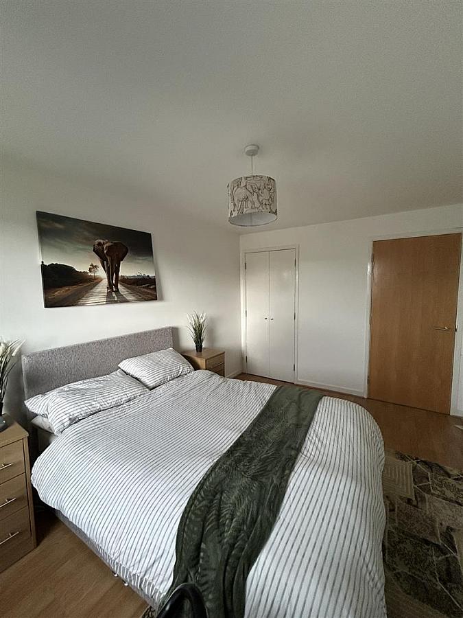 Apt 64 Queens Square