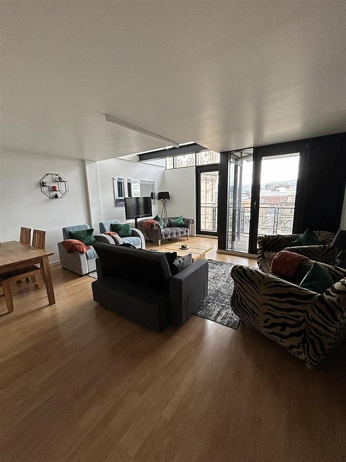 Apt 64 Queens Square