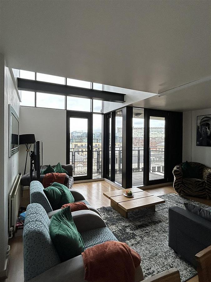 Apt 64 Queens Square