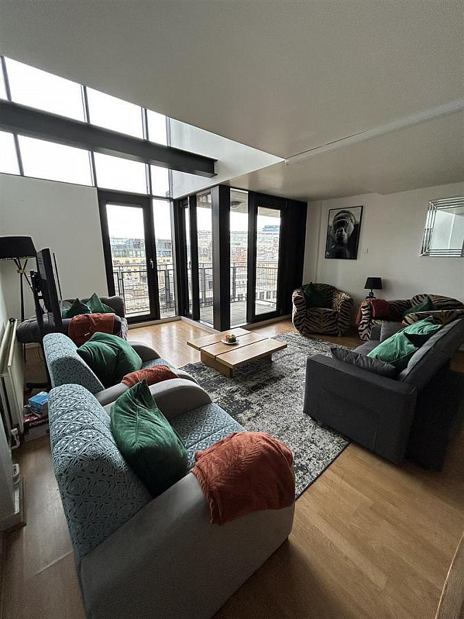 Apt 64 Queens Square