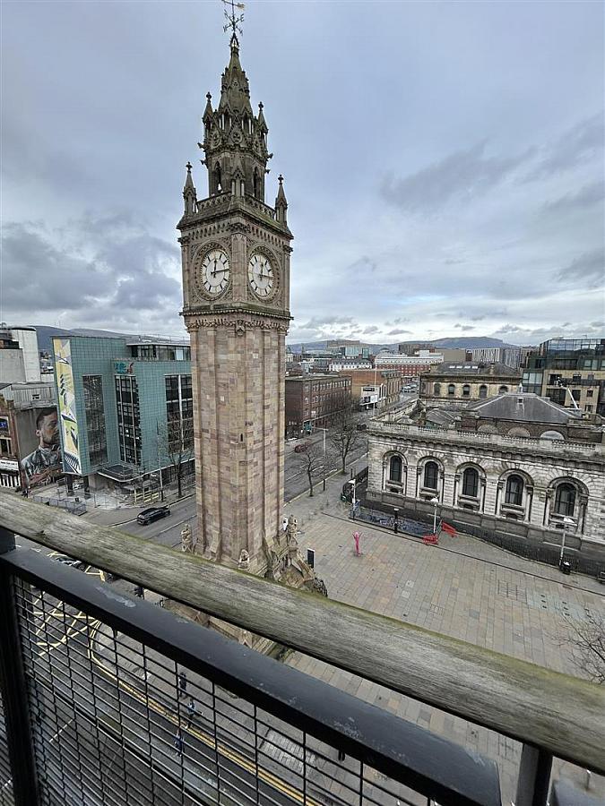 Apt 64 Queens Square