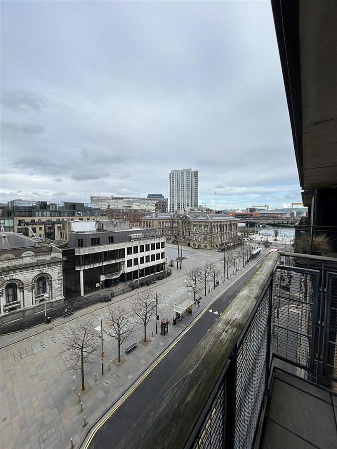 Apt 64 Queens Square