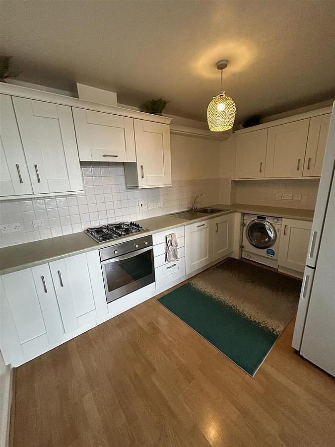 Apt 64 Queens Square