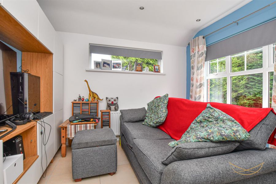 11 Glenross Park