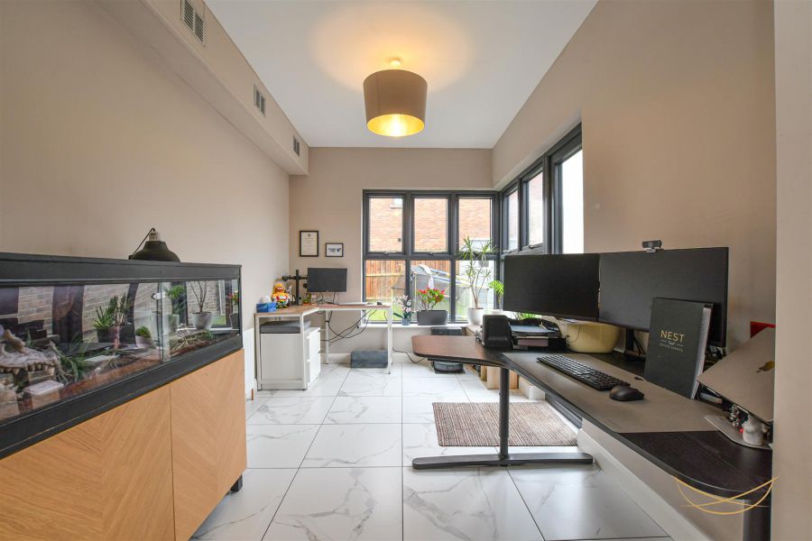 8 Hansons Hall Lane