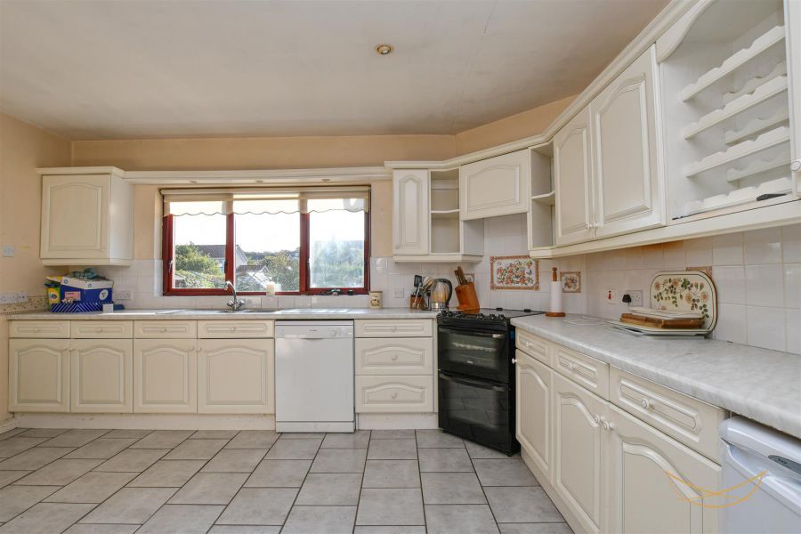 14 Croft Manor