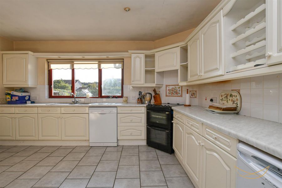 14 Croft Manor