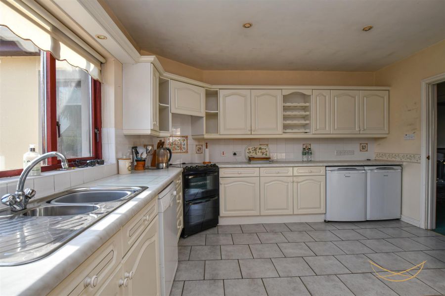 14 Croft Manor