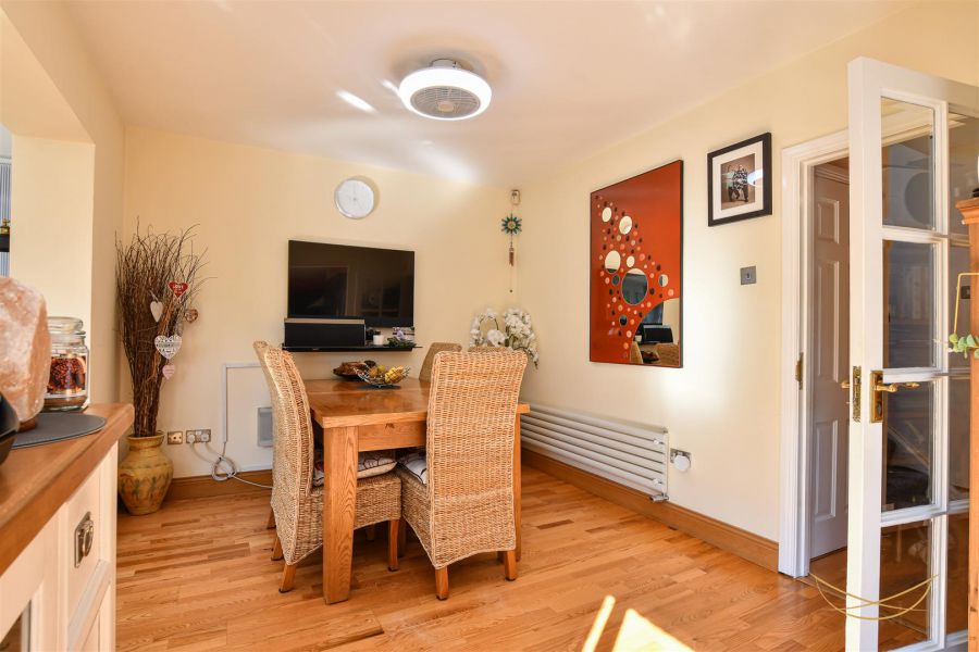 12 Burnet Close