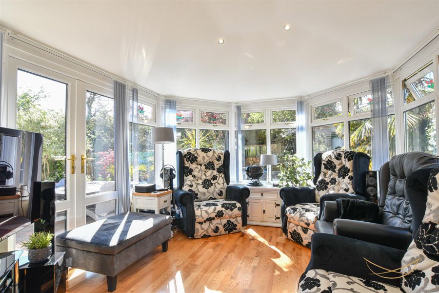 12 Burnet Close
