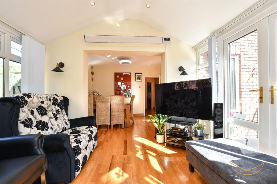 12 Burnet Close