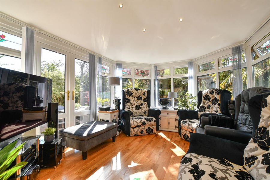 12 Burnet Close