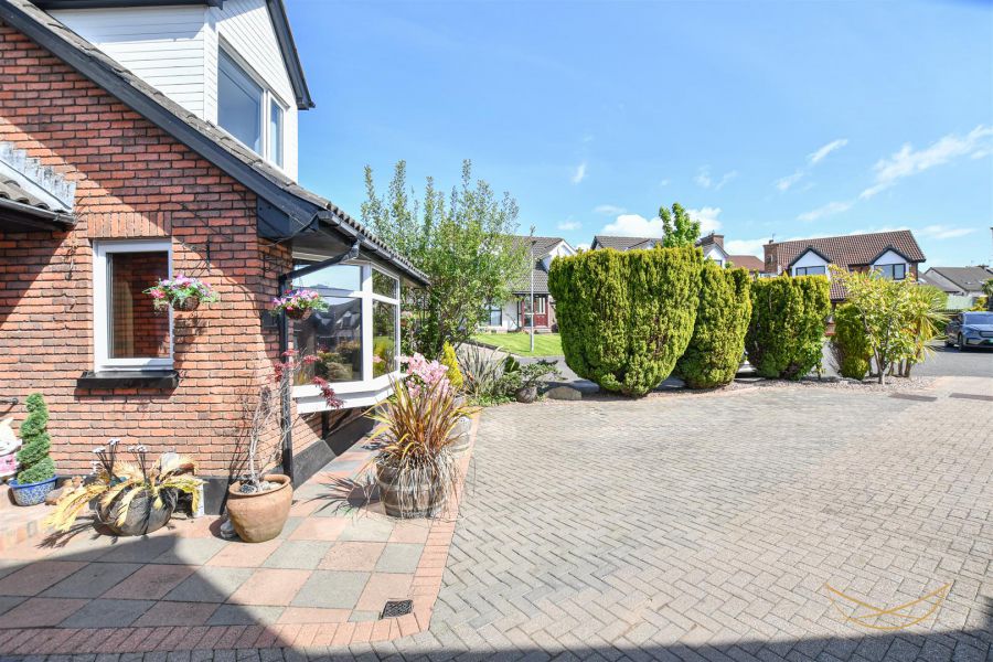 12 Burnet Close