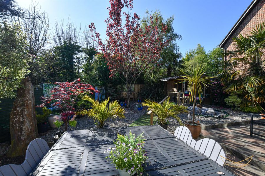 12 Burnet Close