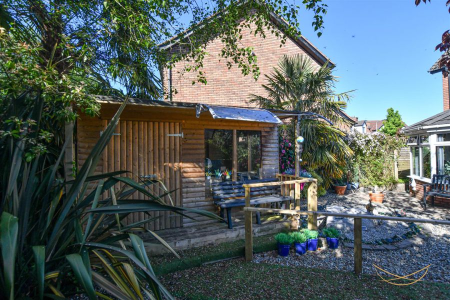 12 Burnet Close