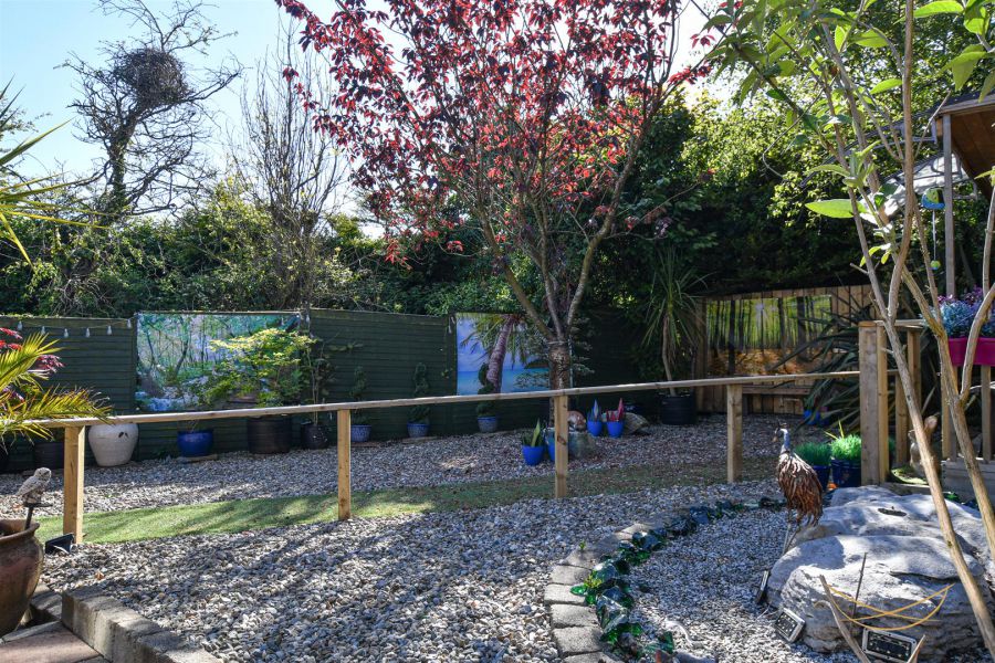 12 Burnet Close