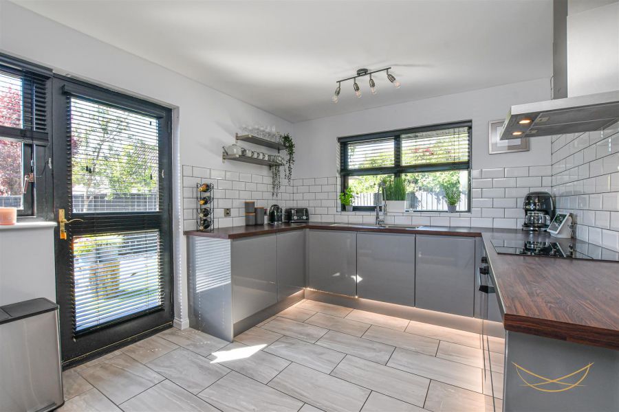 6 Blackthorn Grange