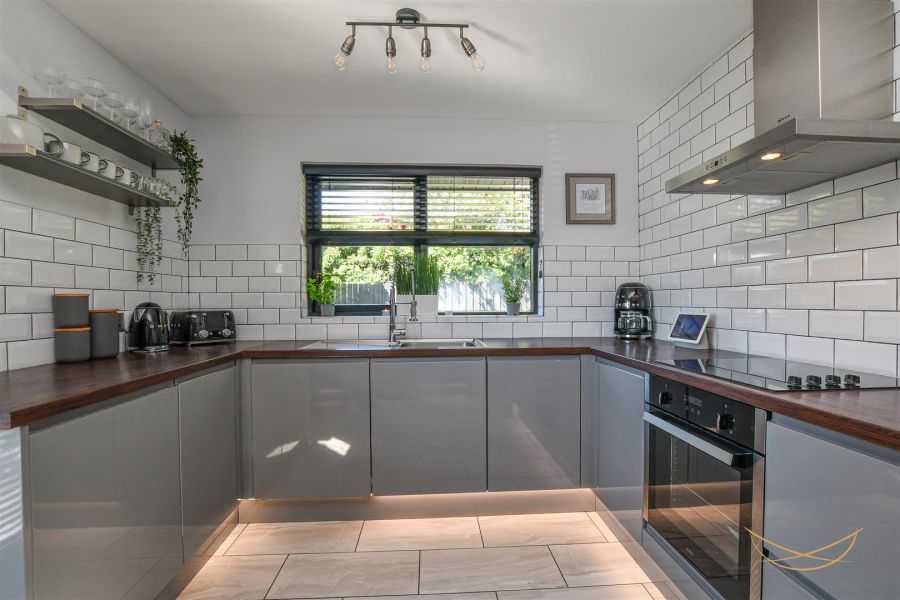 6 Blackthorn Grange