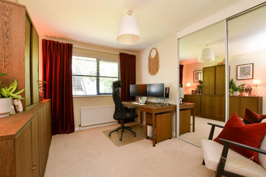 6 Blackthorn Grange