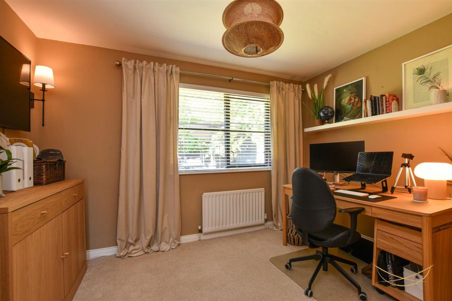 6 Blackthorn Grange