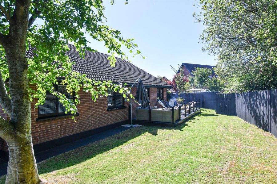6 Blackthorn Grange