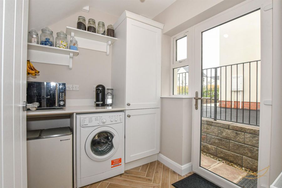 6 Rushfield Drive