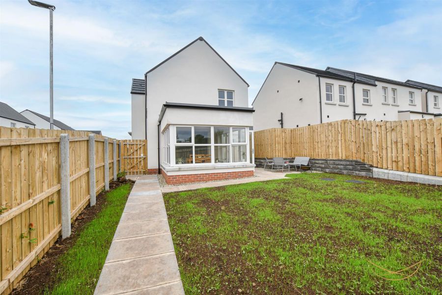 6 Rushfield Drive