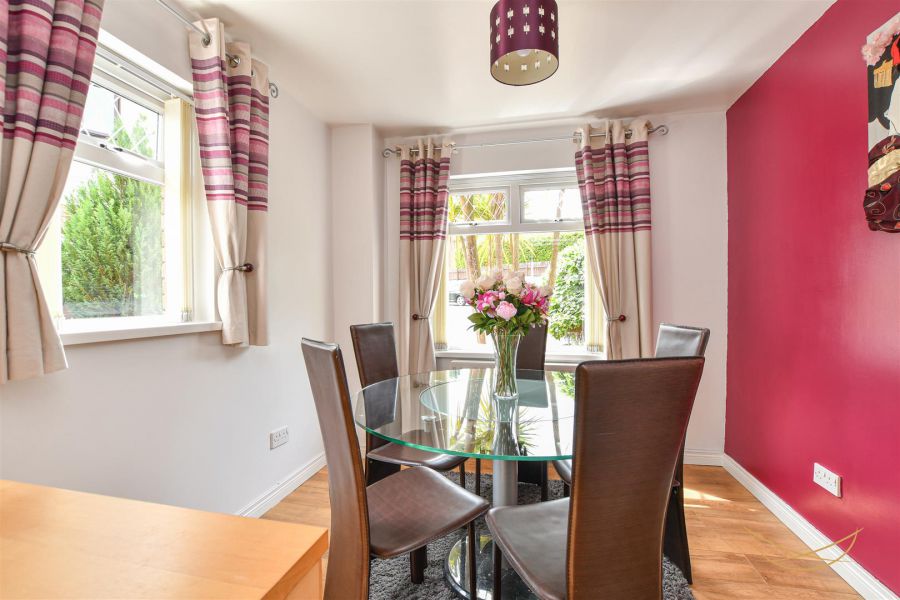 18 Oakdale Manor