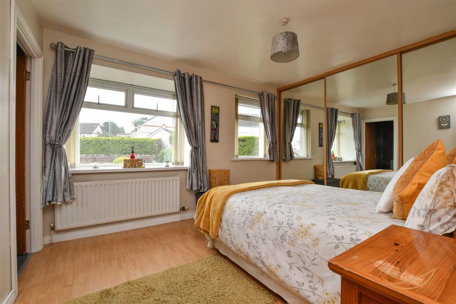 18 Oakdale Manor