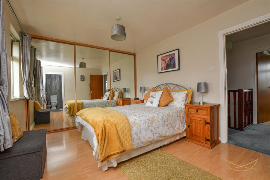 18 Oakdale Manor