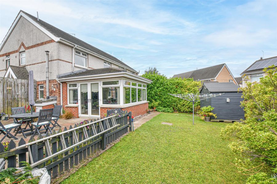 18 Oakdale Manor