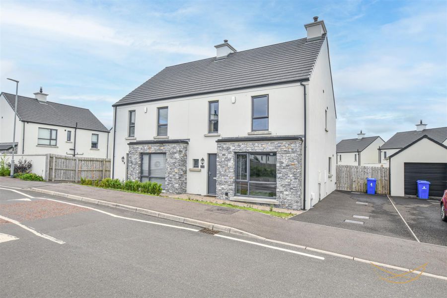 4 Oakwood Avenue