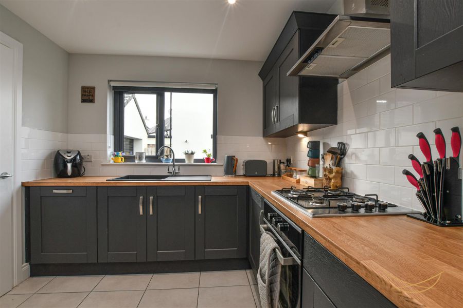 4 Oakwood Avenue