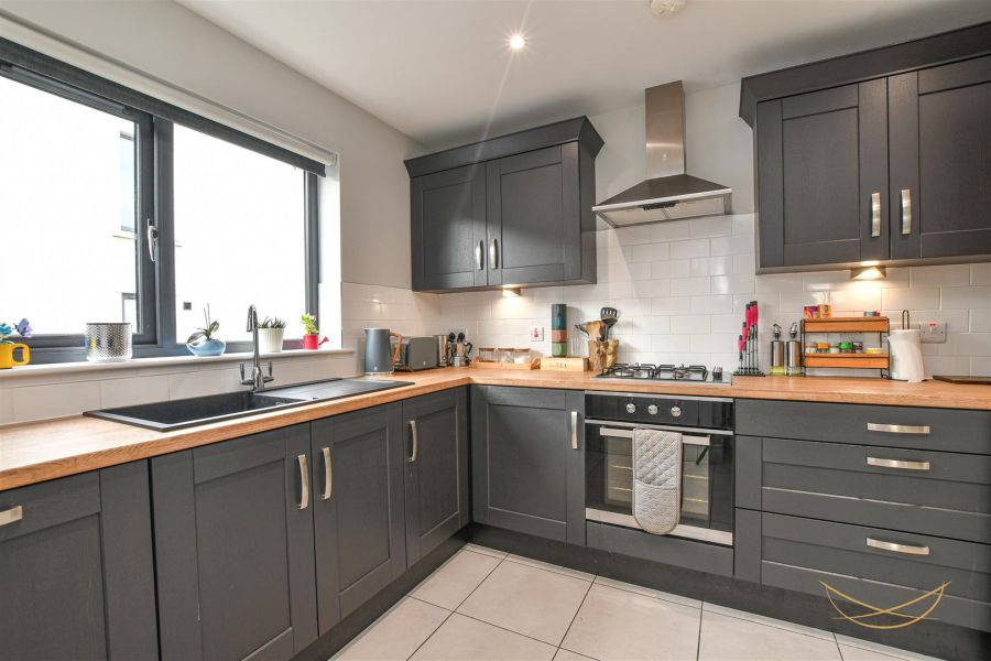 4 Oakwood Avenue