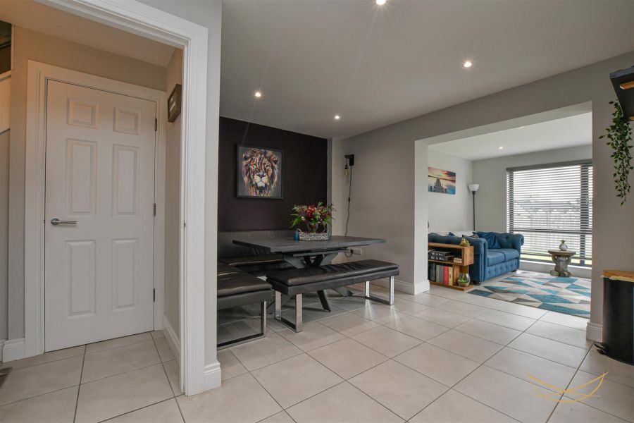 4 Oakwood Avenue