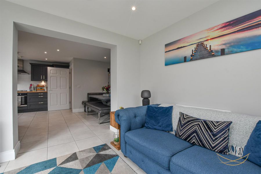 4 Oakwood Avenue