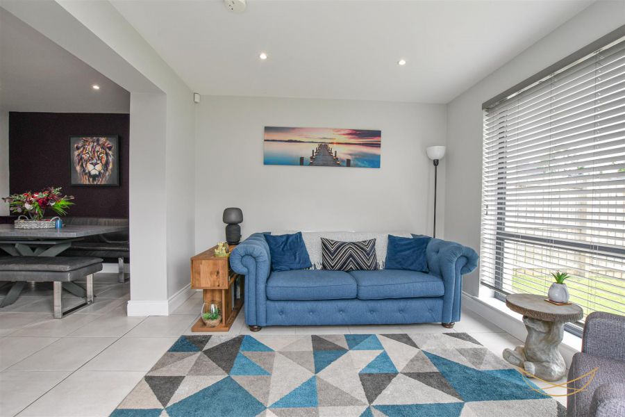4 Oakwood Avenue