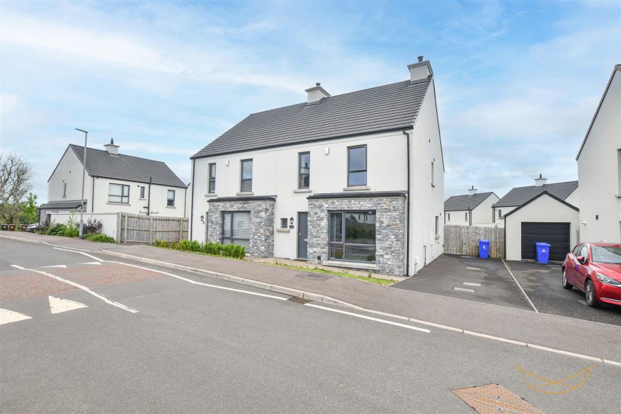 4 Oakwood Avenue